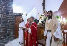 Llenos de orgullo, habitantes de Iztapalapa asisten a la 183 Representación de la Semana Santa