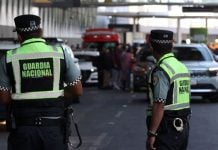 Detienen a mujer colombiana en el AICM por llevar cocaína oculta en sus productos de maquillaje