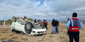 Familia que regresaba de sus vacaciones vuelca sobre Libramiento Norte en Matamoros