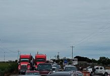 Se suman productores agrícolas tamaulipecos a protesta y bloquean carretera
