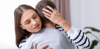 Menos pantallas, más conexión: así puedes criar a tus hijos sin celular