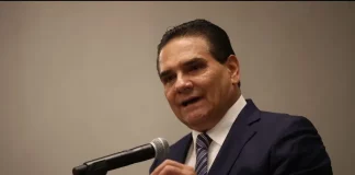 Silvano Aureoles tiene ficha roja de Interpol, según Sheinbaum