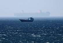 Ningún buque logra cruzar bloqueo a puertos iraníes, dice EEUU; más de 10 mil efectivos y decenas de unidades participan en la misión