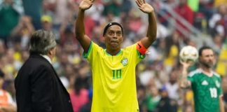 Ronaldinho revive su magia en México y es ovacionado por el Estadio Banorte