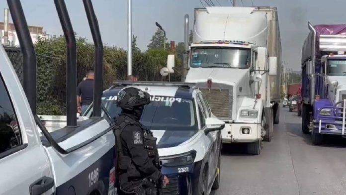 sigue-violencia-contra-transportistas-secuestran-a-trailero-142528