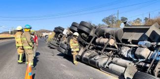 Bloqueo total: vuelca camión en la México-Cuernavaca a la altura del km 45
