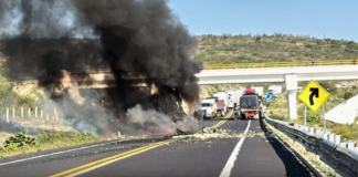 Muere operador por incendio en autopista Cuacnopalan–Oaxaca