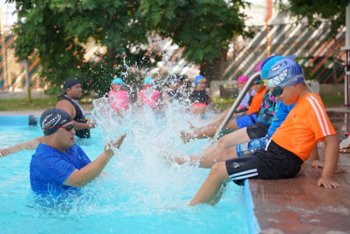 Gobierno municipal abre inscripciones a cursos de natación en la Unidad Deportiva Benito Juárez