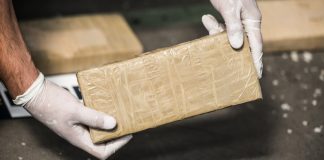 Aseguran 63 bultos de droga y salvan a 11 náufragos en Acapulco