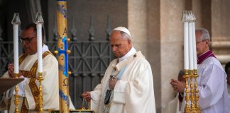 León XIV celebra su primer año de pontificado suplicando por la paz en el santuario de Pompeya