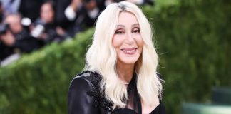 Cher habría suspendido el apoyo financiero a su hijo Elijah Blue en medio de la batalla por su tutela