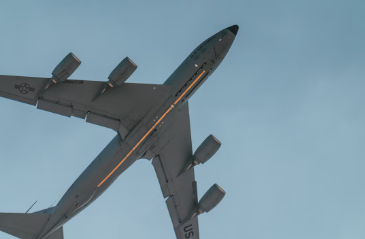 Hombre-irrumpe-en-pista-de-aeropuerto-y-muere-atropellado-por-avión-en-Denver-Aristegui-Noticias-05-09-2026_03_41_PM