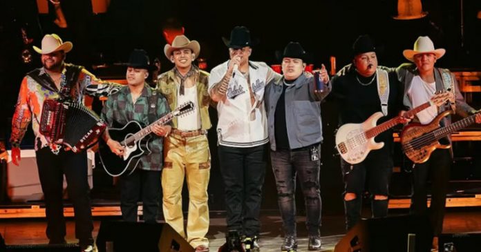 Y GRUPO FIRME