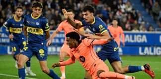 Barcelona estrena su título con derrota mínima ante el Alavés
