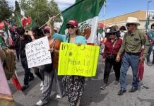 Video: Reciben con abucheos a dirigentes de Morena en el aeropuerto de Chihuahua; senadores denuncian bloqueos carreteros