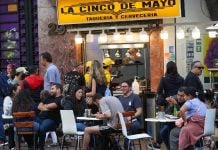 Gasto de familias mexicanas sigue cayendo; alimentos y servicios, los más golpeados