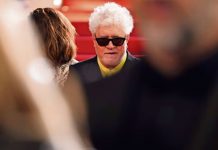 Almodóvar, emocionado rumbo a la palma