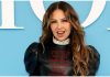 ¿Mucho chile? Thalía sorprende al comer mango enchilado y anuncia nueva canción