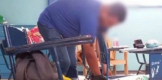 Acusan a profesor de robar dinero a sus alumnos en Empalme, Sonora; aprovechó su recreo para revisar sus mochilas | VIDEO