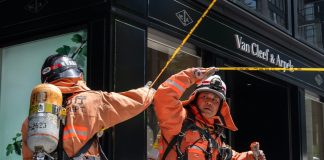 Ataque con aerosol deja 20 heridos en complejo comercial en el centro de Tokio