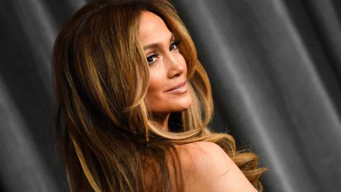 jennifer-lopez-rompe-instagram-con-bikini-blanco-a-sus-56-anos-160206