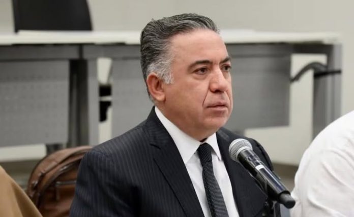 Y ESCAÑO