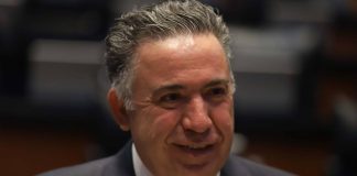Enrique Inzunza vuelve al Senado tras pedir licencia por unas horas