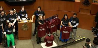 PAN lleva playeras al Senado con estampado: “Yo con Rocha”