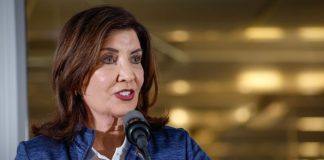 Nueva York promueve restricciones para operaciones del ICE: limita pasamontañas y operaciones en escuelas e iglesias