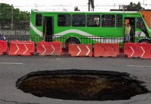 Se forma tremendo socavón en Tlaquepaque, Jalisco