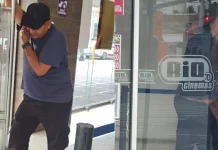 Hombre queda atrapado toda la noche en un cine tras quedarse dormido en Monterrey