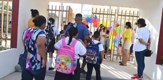 Mantiene SET en suspenso posible ampliación de uniformes y mochilas