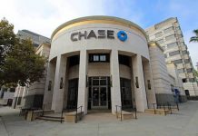 FBI rescata a rehenes tras abatir a hombre que amenazaba banco en California
