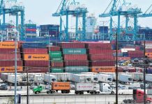 Mayoría de exportaciones de México a EEUU quedarían exentas de arancel de 10%, afirma Economía; cumplen con reglas de origen del T-MEC
