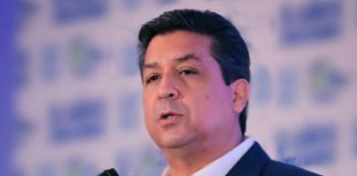 Juez ratifica bloqueo de cuentas bancarias a familiares de García Cabeza de Vaca; exgobernador acusa persecución política de Morena