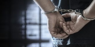 “¡Ya, mamá!”: mujer agarra a cinturonazos a su hijo por robarse una bocina en Neza
