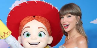 Taylor Swift canta “You’ve Got a Friend in Me” junto a Randy Newman en la premiere de ‘Toy Story 5′