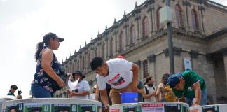 Colectivos visibilizan crisis de desapariciones en Guadalajara con fichas estilo “álbum mundialista”