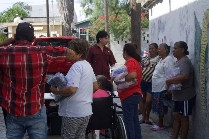 Lleva gobierno municipal apoyo a familias de la colonia CNOP a través de fondos únete a donar