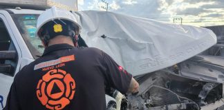 Volcadura de camión de personal deja 8 lesionados