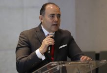 Diputado Baltazar Gaona se disculpa por narcocorrido en Congreso de Michoacán