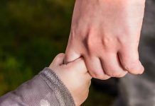 Tras estar bajo custodia del DIF, entregan a sus familiares a niña de 2 años tomada como rehén en Mazatlán