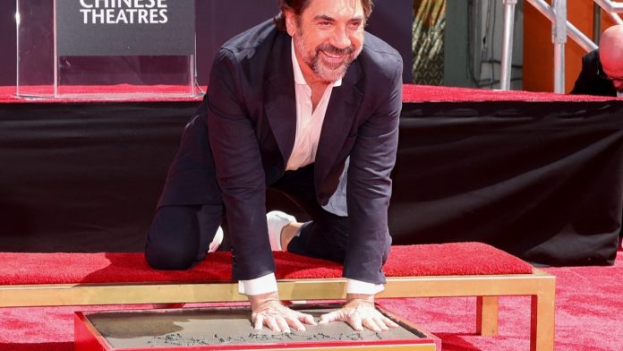 javier-bardem-plasma-sus-huellas-en-hollywood-001340