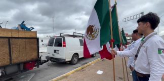 Cruza caravana de más de 400 vehículos por Nuevo Laredo