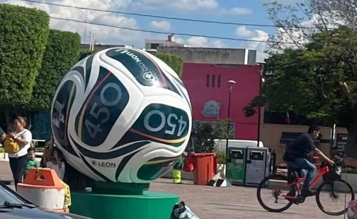 Y Balón