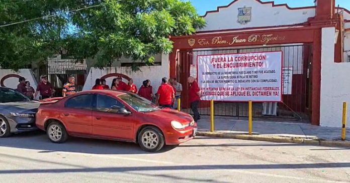 Maestros paralizan seis primarias de Ciudad Victoria; exigen cumplir resolutivo contra supervisora escolar