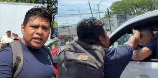 Integrante de la CNTE agrede a reportero de TV Azteca en bloqueo en Chiapas