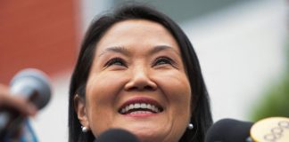 Keiko Fujimori mantiene ventaja en el balotaje presidencial de Perú; espera resultado “con calma”