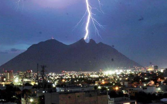 Activan alerta por lluvias con tormentas eléctricas en Monterrey