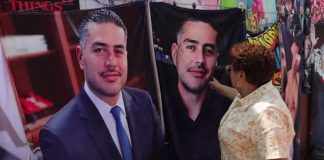Harfuch se hace presente en pasarela de Morena… en cobijas y llaveros; entre “amlitos”, el secretario es el más solicitado